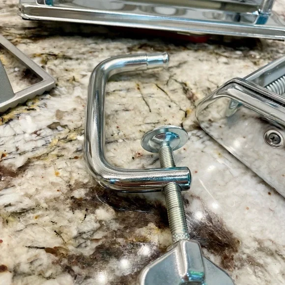 Marcato Atlas 180 Pasta Maker. LIKE NEW.  BONUS: Cookbook - Picture 3 of 11